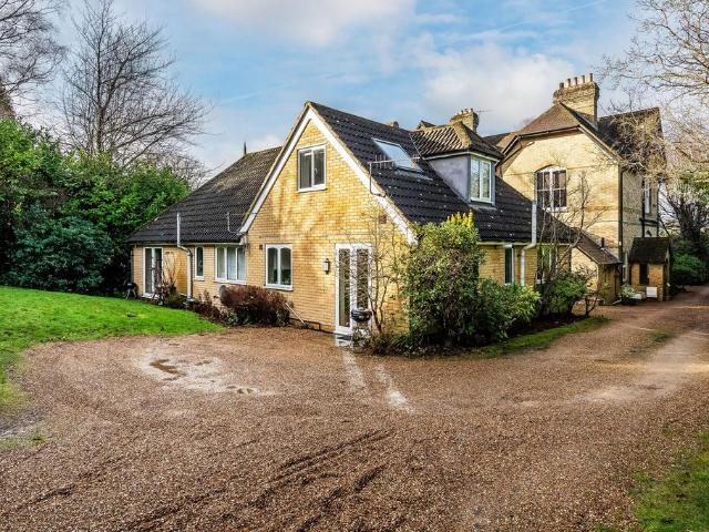 2 bedroom maisonette for sale