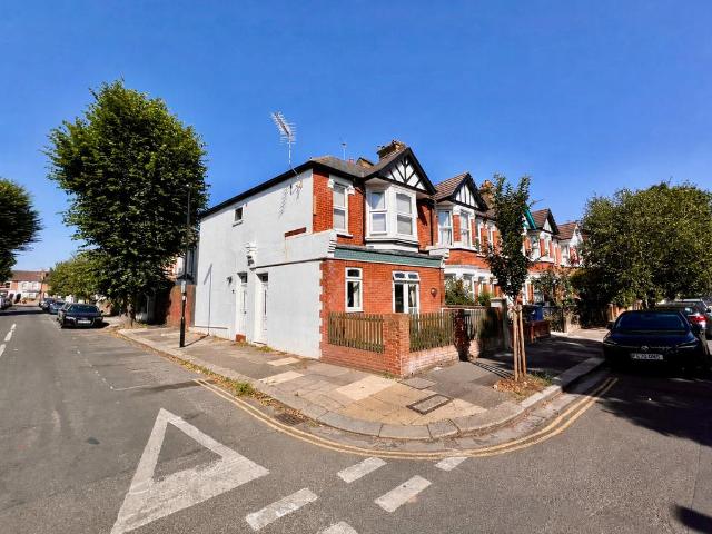 2 bedroom maisonette for sale