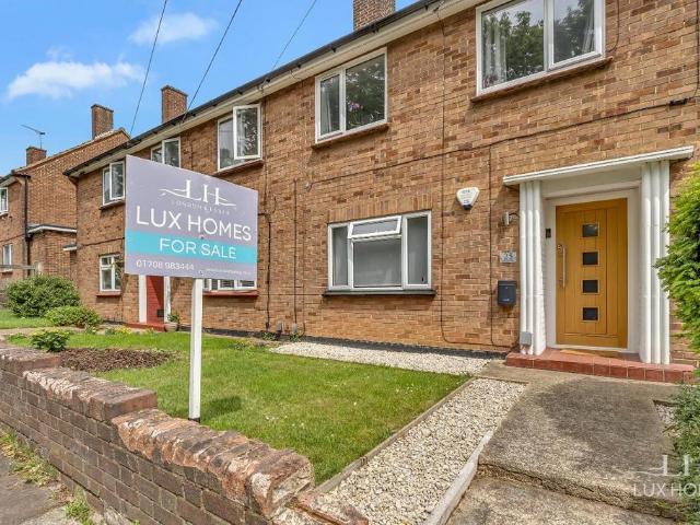 2 bedroom maisonette for sale