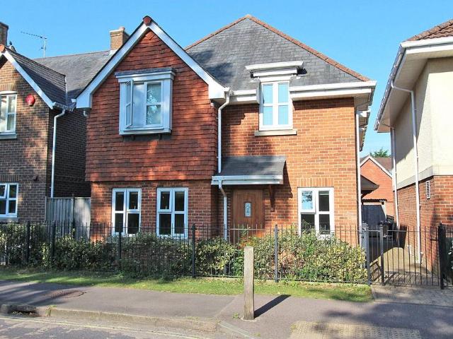 2 bedroom maisonette for sale