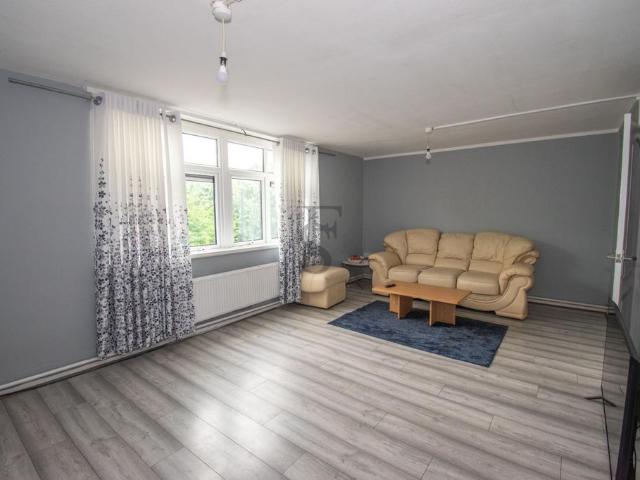 2 bedroom maisonette for sale
