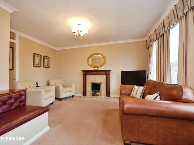 2 bedroom maisonette for sale