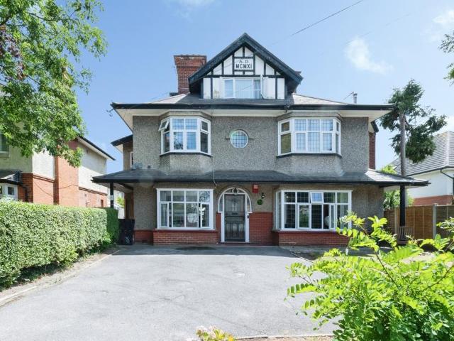 2 bedroom maisonette for sale