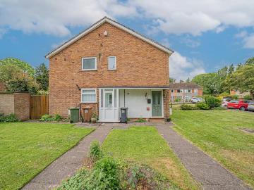 2 bedroom maisonette for sale