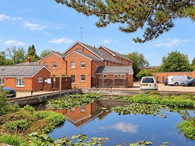 2 bedroom maisonette for sale