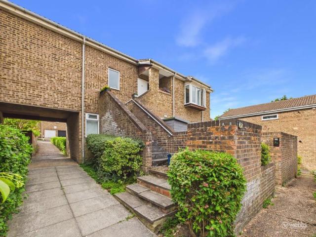 2 bedroom maisonette for sale