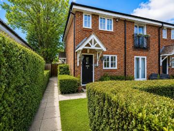 2 bedroom maisonette for sale