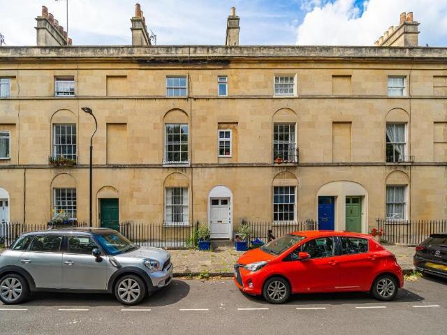 2 bedroom maisonette for sale