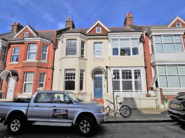 2 bedroom maisonette for sale