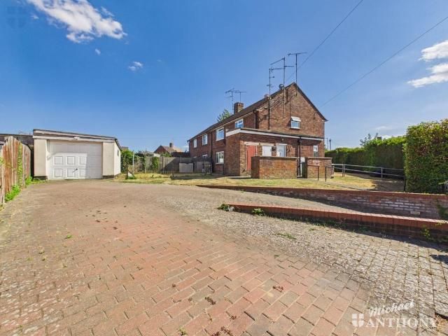 2 bedroom maisonette for sale