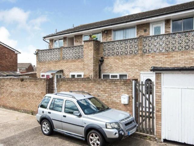 2 bedroom maisonette for sale