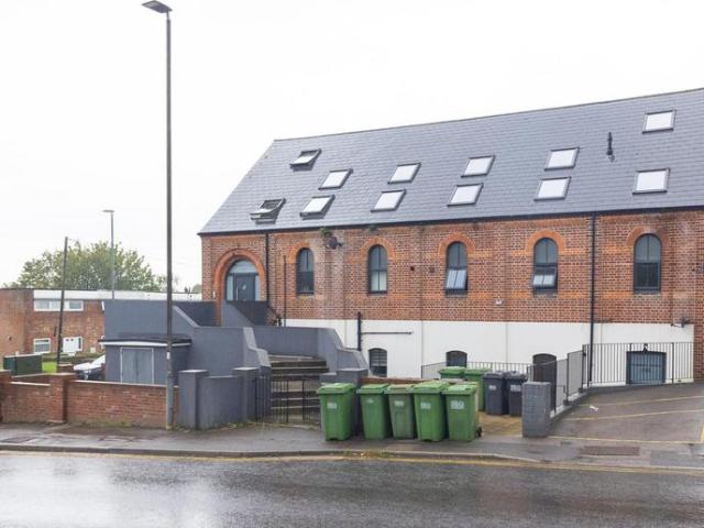 2 bedroom maisonette for sale