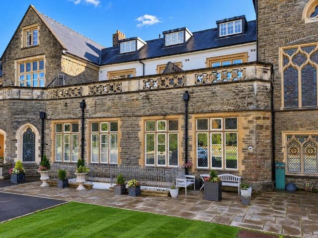 2 bedroom maisonette for sale
