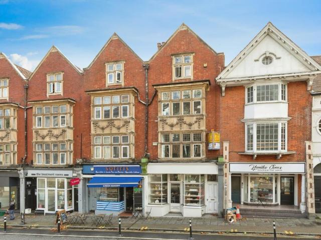2 bedroom maisonette for sale