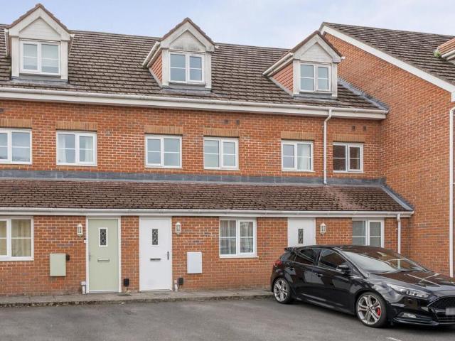 2 bedroom maisonette for sale