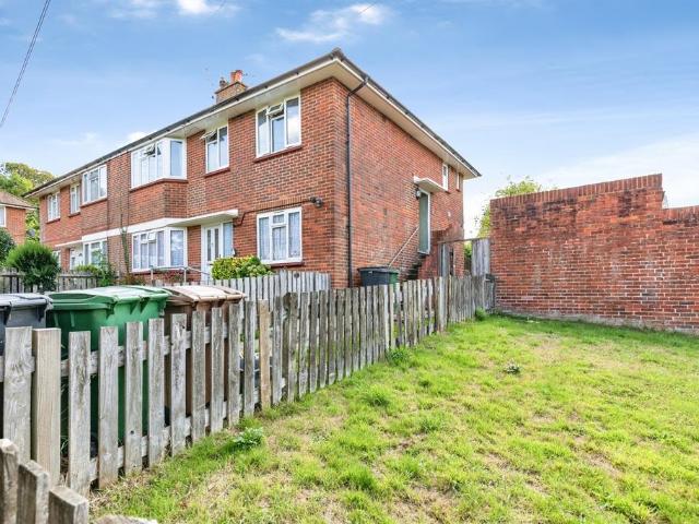 2 bedroom maisonette for sale