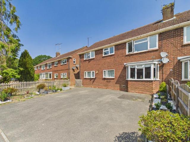 2 bedroom maisonette for sale