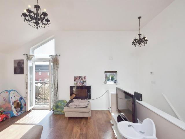 2 bedroom maisonette for sale