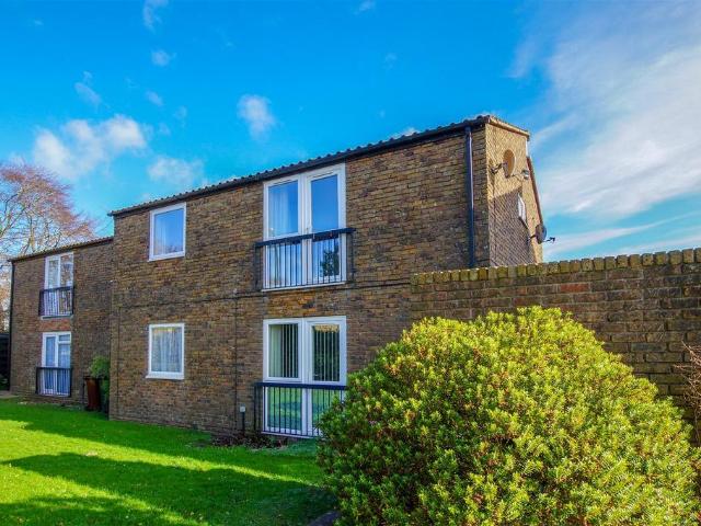 2 bedroom maisonette for sale