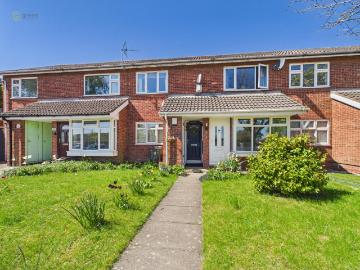 2 bedroom maisonette for sale