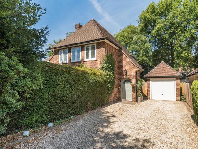 2 bedroom maisonette for sale