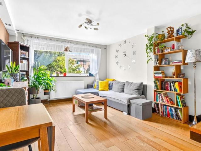 2 bedroom maisonette for sale