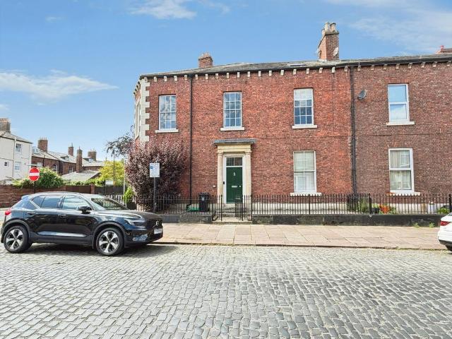 2 bedroom maisonette for sale