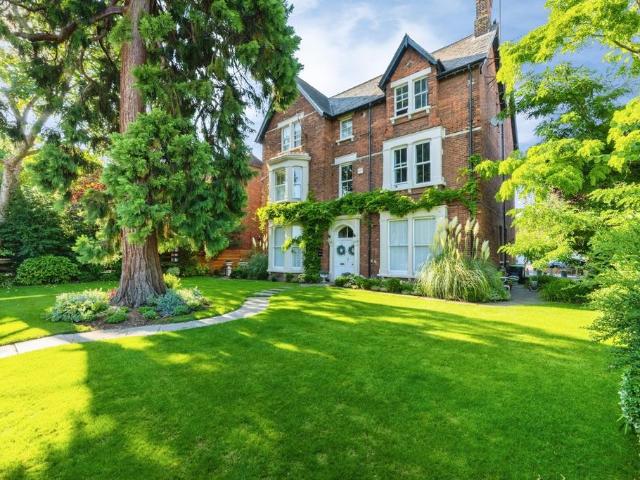 2 bedroom maisonette for sale