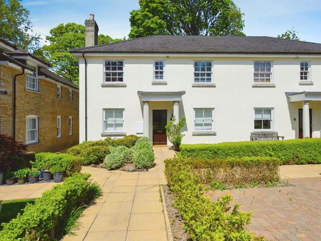 2 bedroom maisonette for sale
