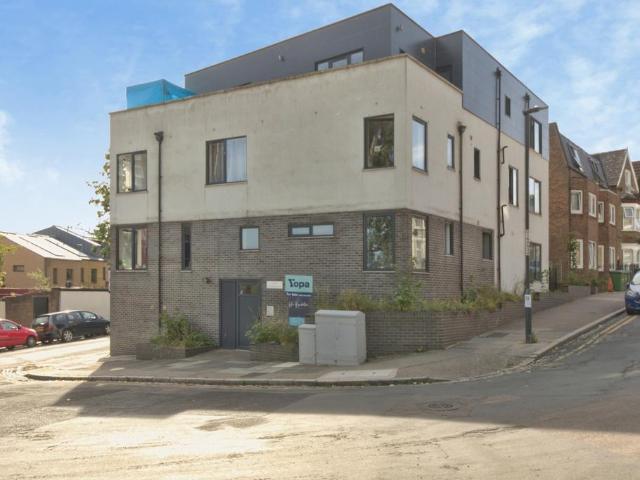 2 bedroom maisonette for sale