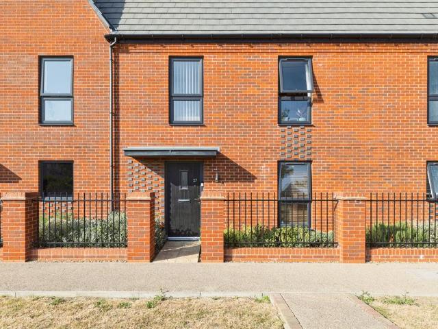 2 bedroom maisonette for sale