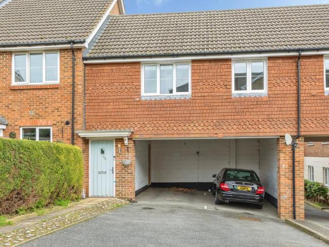 2 bedroom maisonette for sale