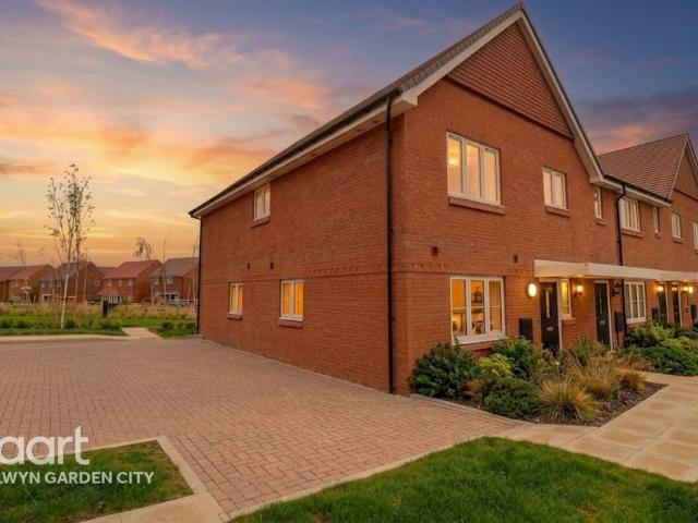 2 bedroom maisonette for sale