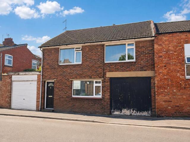 2 bedroom maisonette for sale