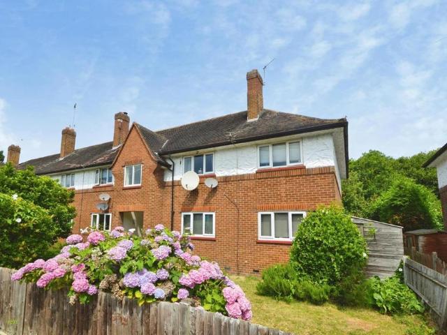 2 bedroom maisonette for sale