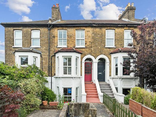 2 bedroom maisonette for sale