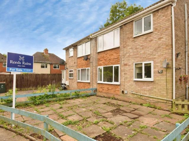 2 bedroom maisonette for sale