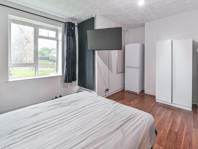 2 bedroom maisonette for sale
