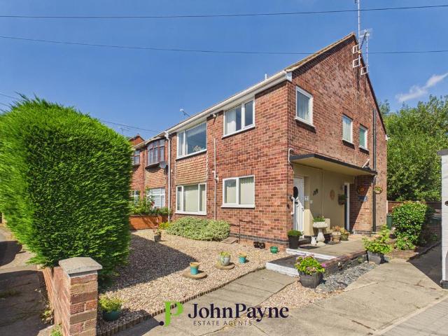 2 bedroom maisonette for sale
