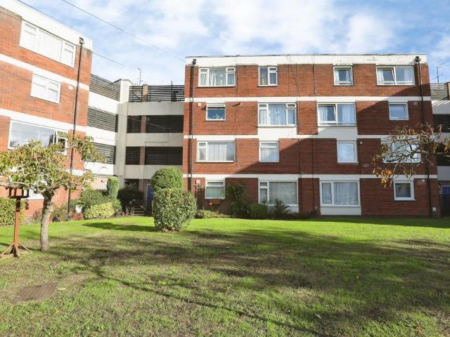 2 bedroom maisonette for sale