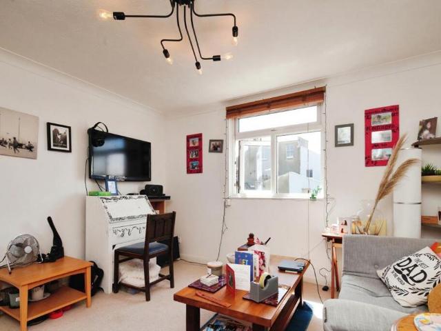 2 bedroom maisonette for sale