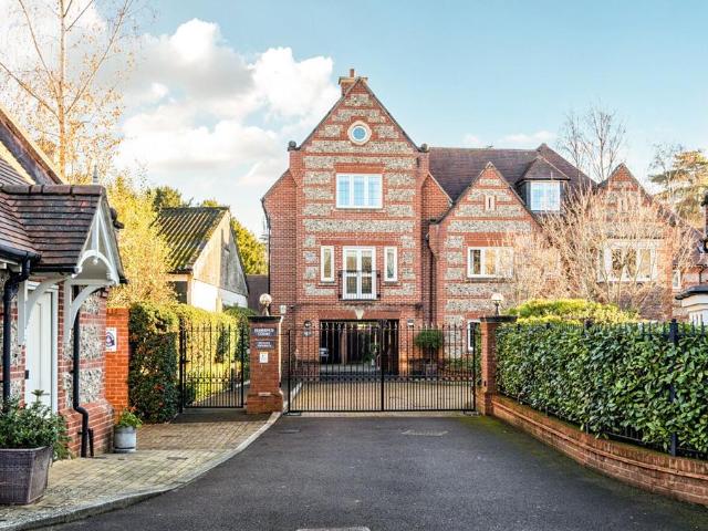 2 bedroom maisonette for sale