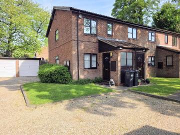 2 bedroom maisonette for sale