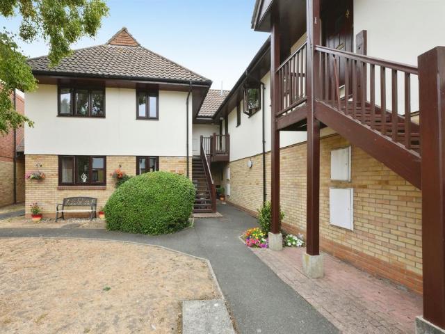 2 bedroom maisonette for sale