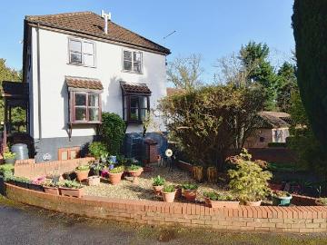 2 bedroom maisonette for sale