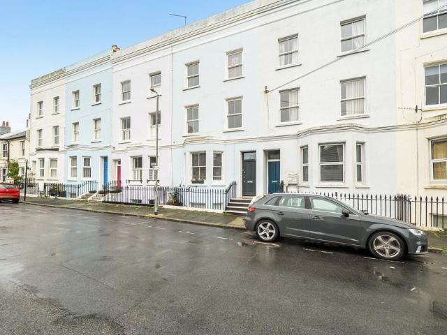 2 bedroom maisonette for sale