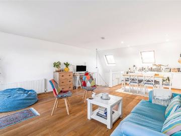 2 bedroom maisonette for sale