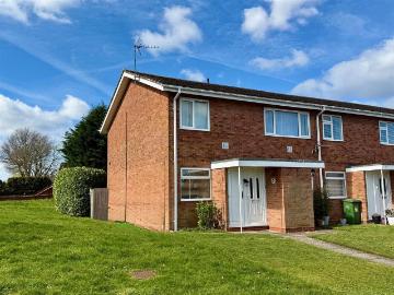 2 bedroom maisonette for sale