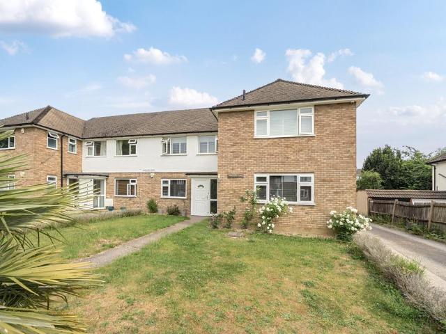 2 bedroom maisonette for sale