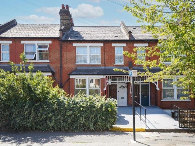 2 bedroom maisonette for sale